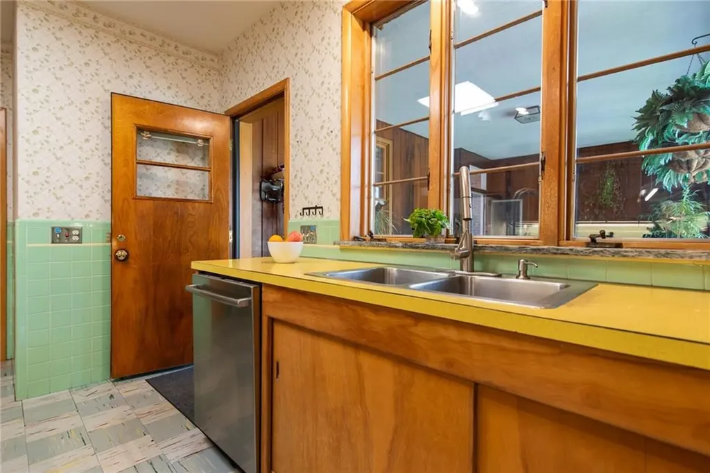 255 Norwood Avenue Cranston RI 02905