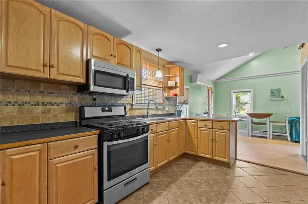 15 Corwin Avenue Warwick RI 02889