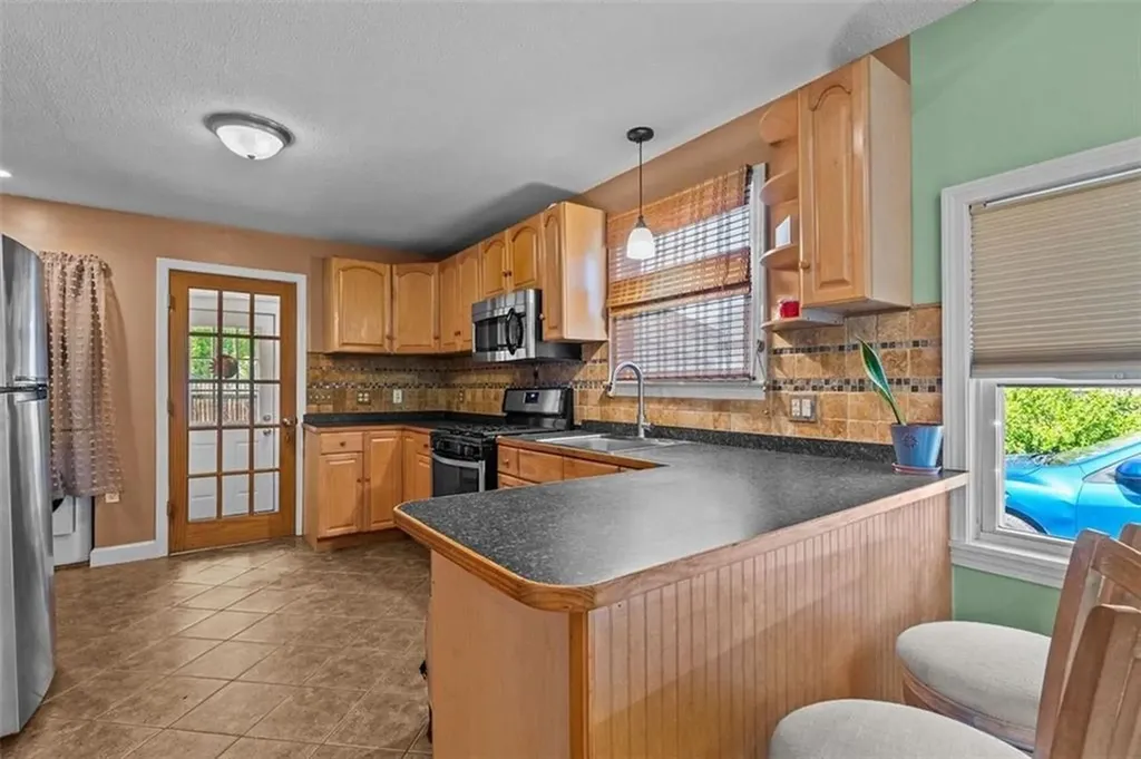 15 Corwin Avenue Warwick RI 02889