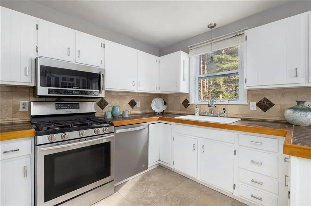 92 Wisteria Drive Coventry RI 02816