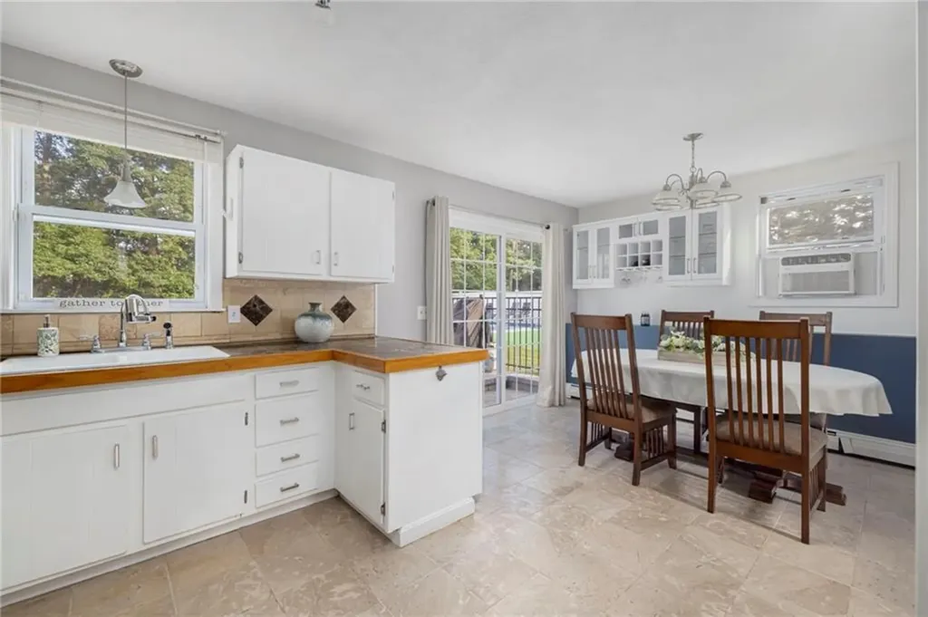 92 Wisteria Drive Coventry RI 02816