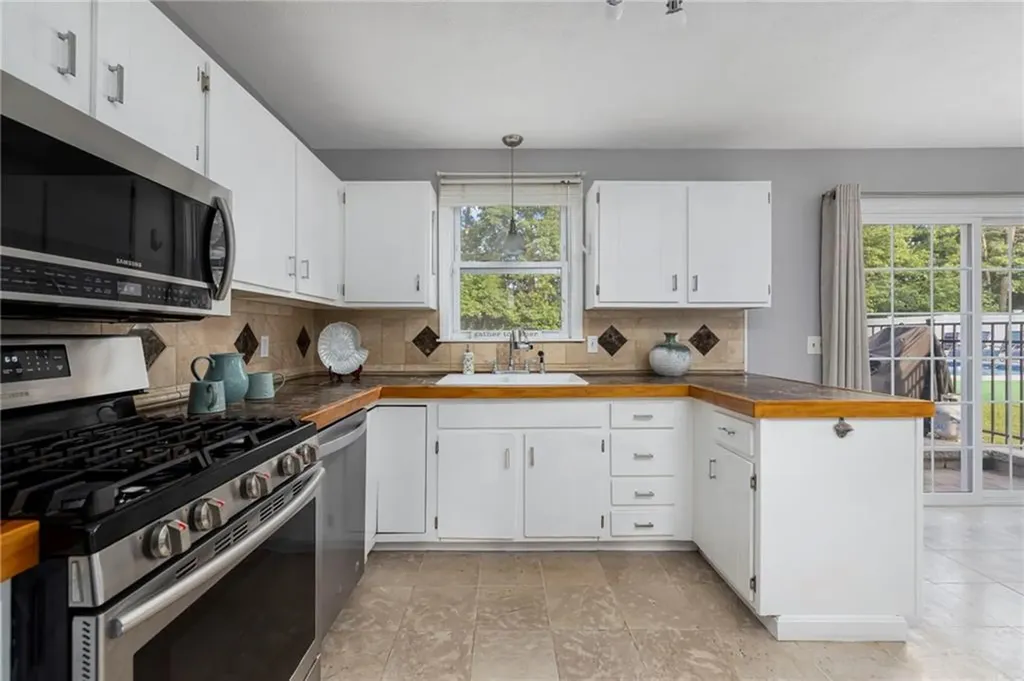 92 Wisteria Drive Coventry RI 02816