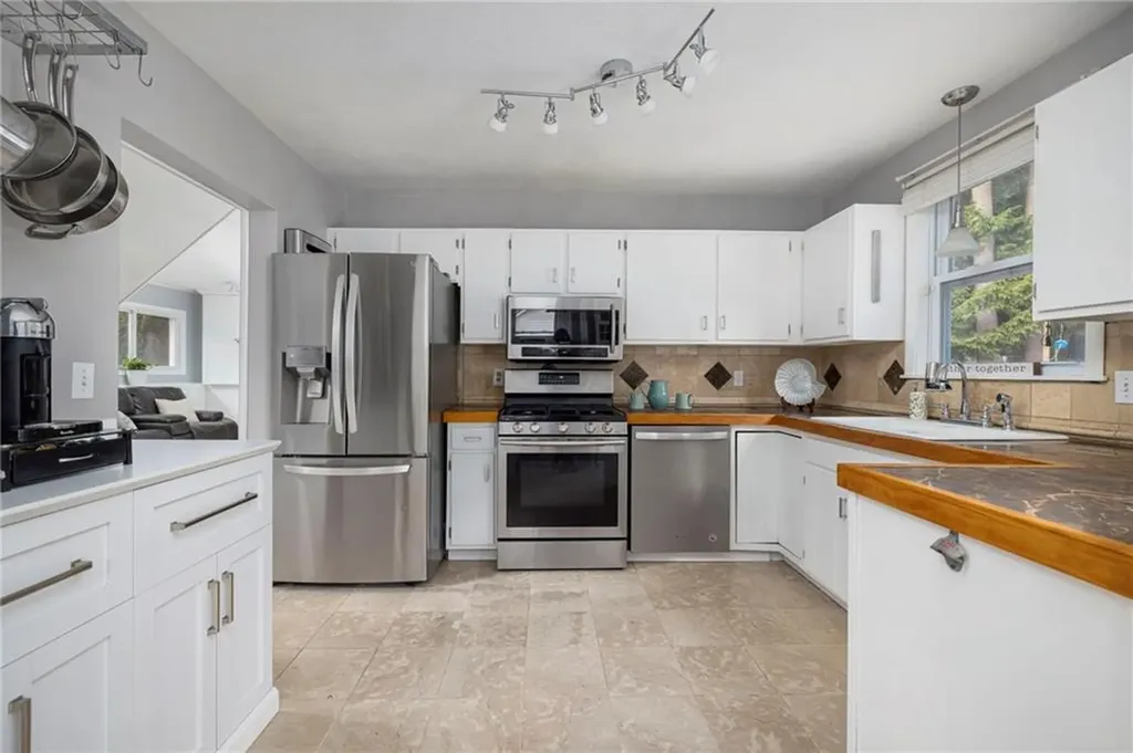 92 Wisteria Drive Coventry RI 02816