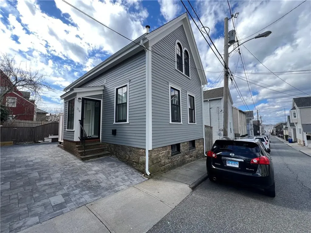 39 Extension Street Newport RI 02840