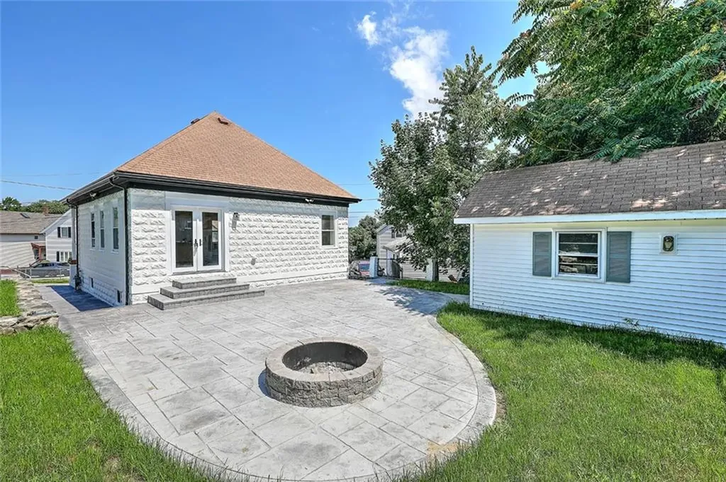 6 John Street Johnston RI 02919