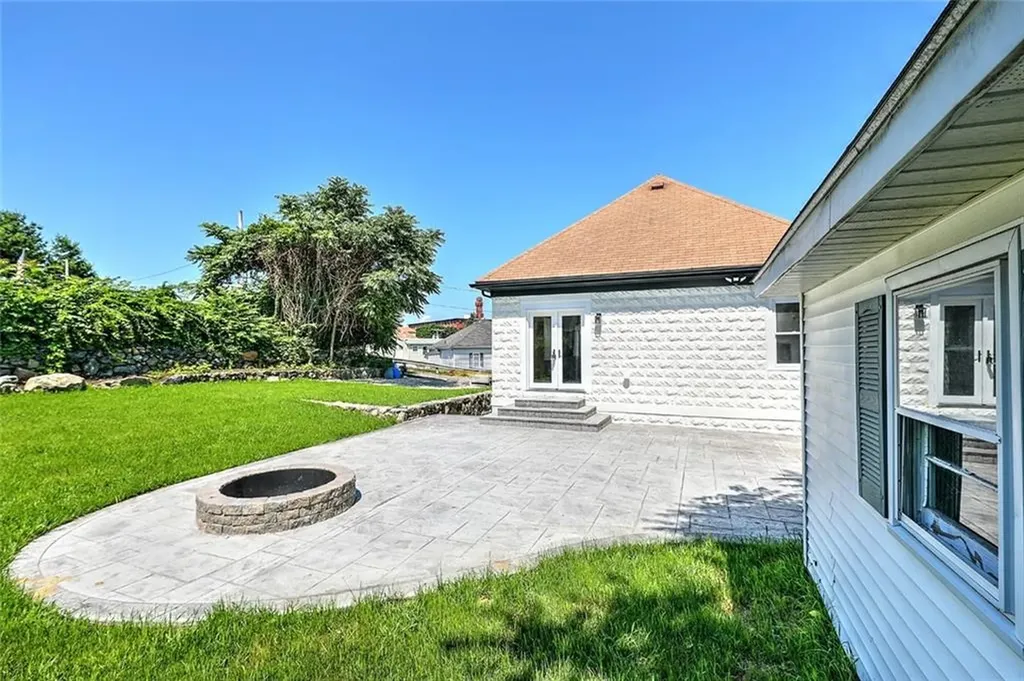 6 John Street Johnston RI 02919