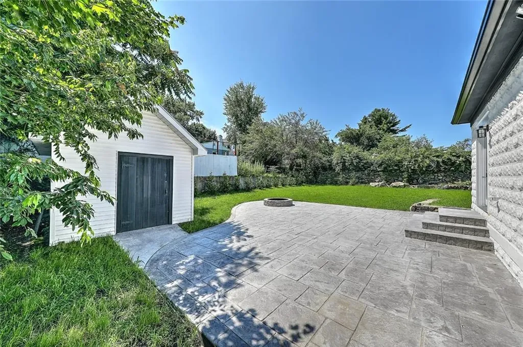6 John Street Johnston RI 02919