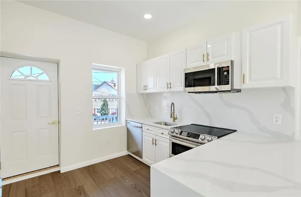 6 John Street Johnston RI 02919