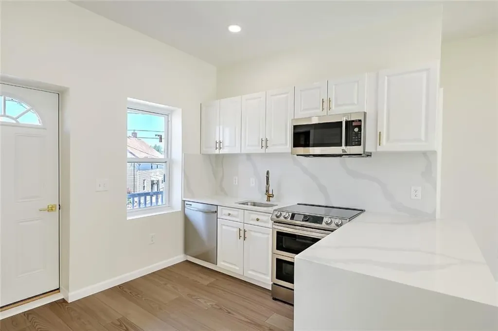 6 John Street Johnston RI 02919