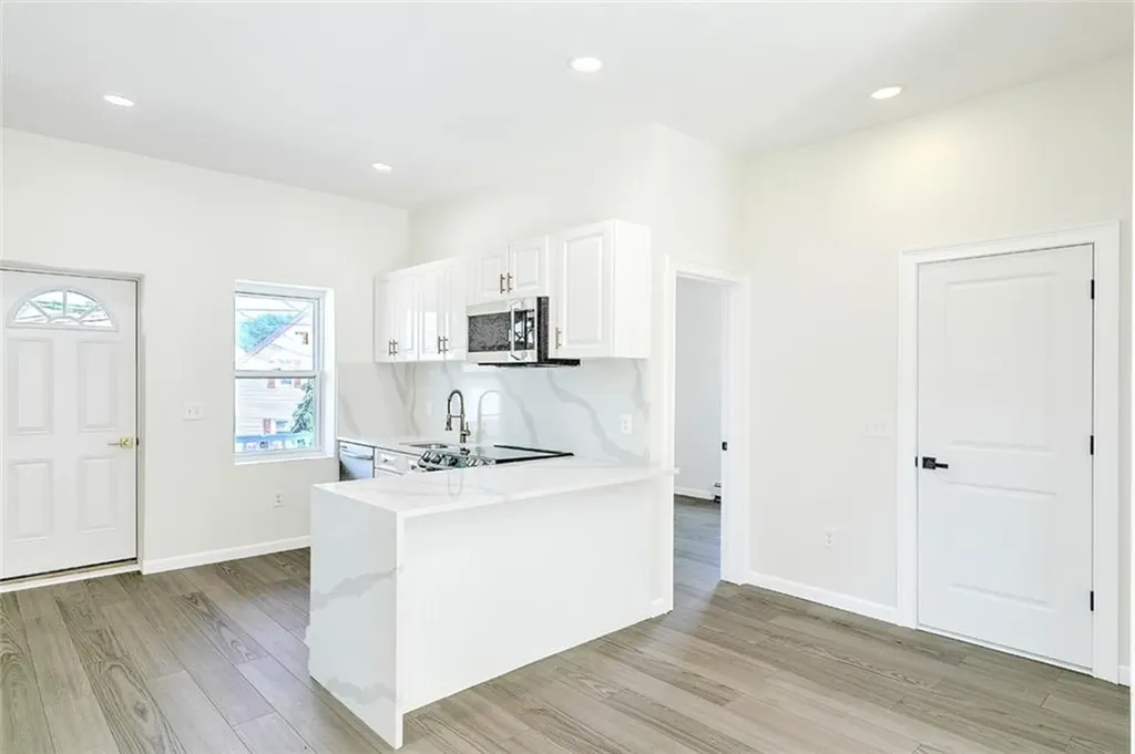 6 John Street Johnston RI 02919