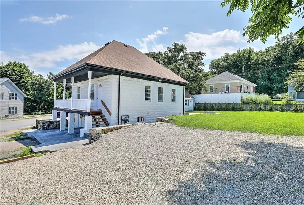 6 John Street Johnston RI 02919