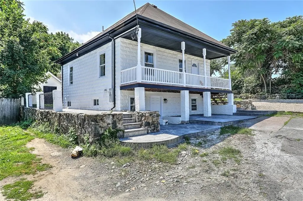 6 John Street Johnston RI 02919
