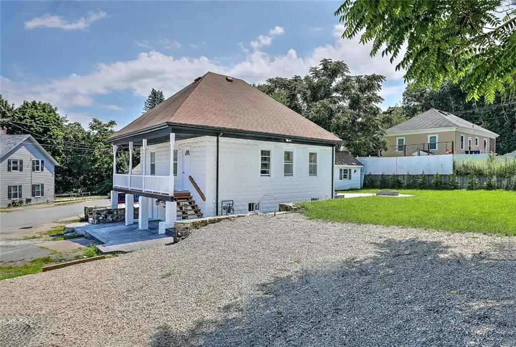 6 John Street Johnston RI 02919