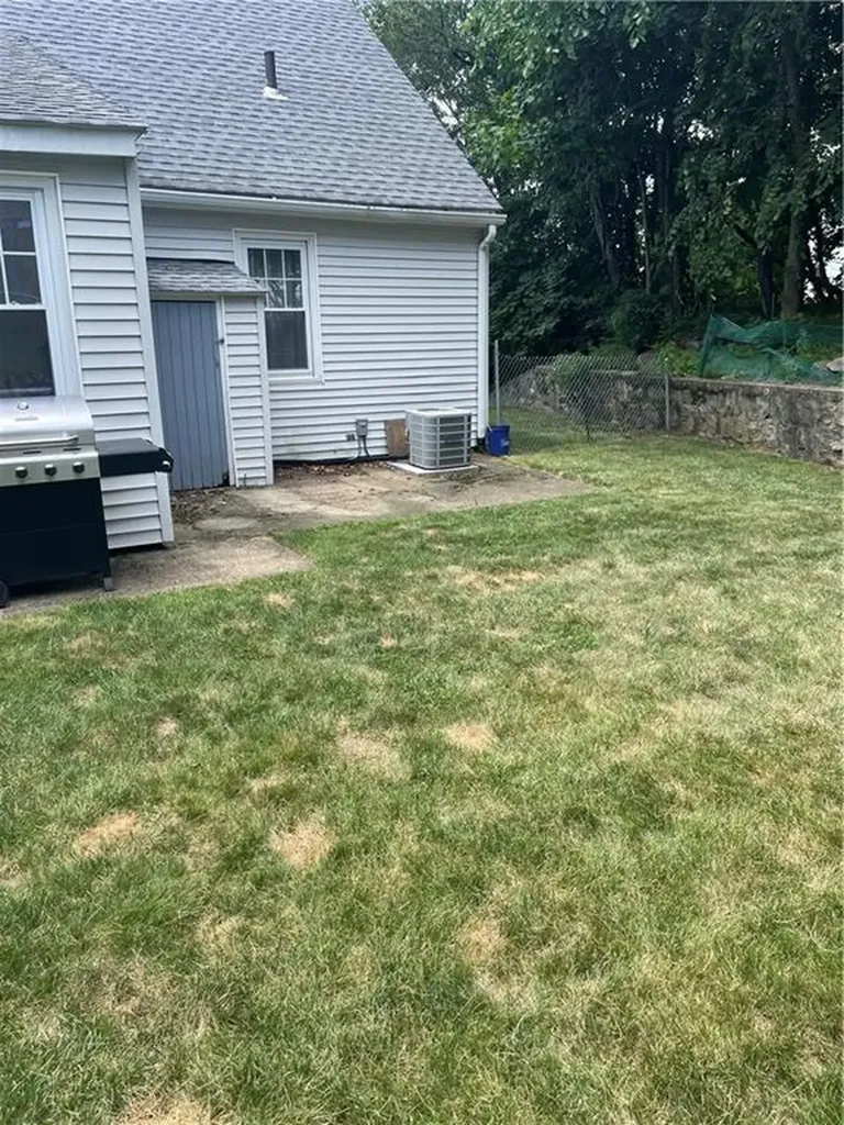 1566 Mendon Road Woonsocket RI 02895