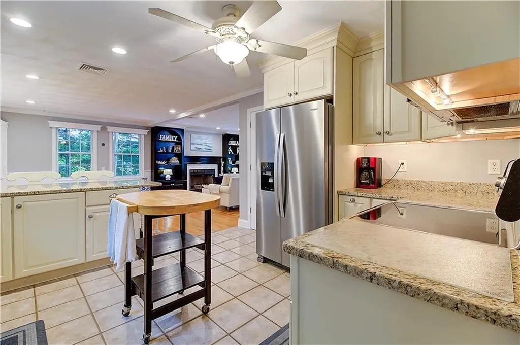 45 Algonquin Road Narragansett RI 02882