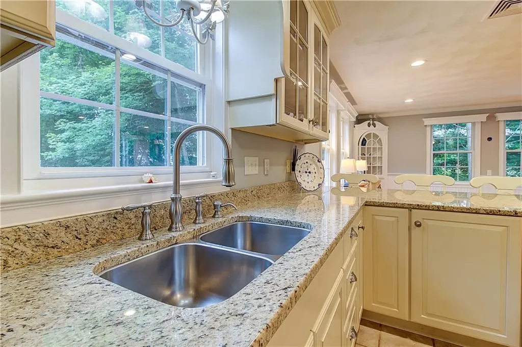 45 Algonquin Road Narragansett RI 02882