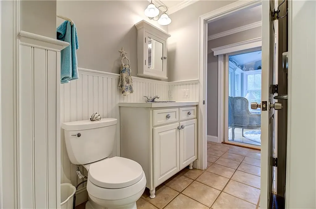 45 Algonquin Road Narragansett RI 02882