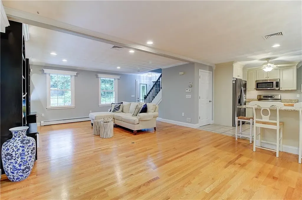45 Algonquin Road Narragansett RI 02882