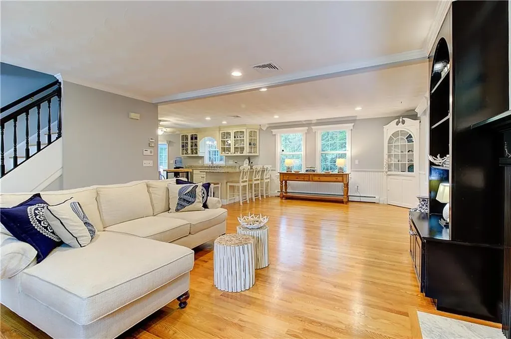 45 Algonquin Road Narragansett RI 02882
