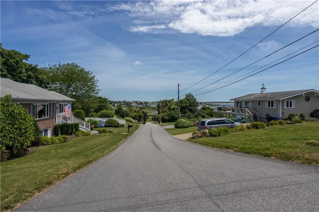45 Algonquin Road Narragansett RI 02882