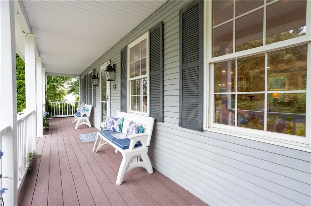 45 Algonquin Road Narragansett RI 02882