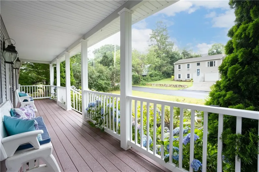 45 Algonquin Road Narragansett RI 02882