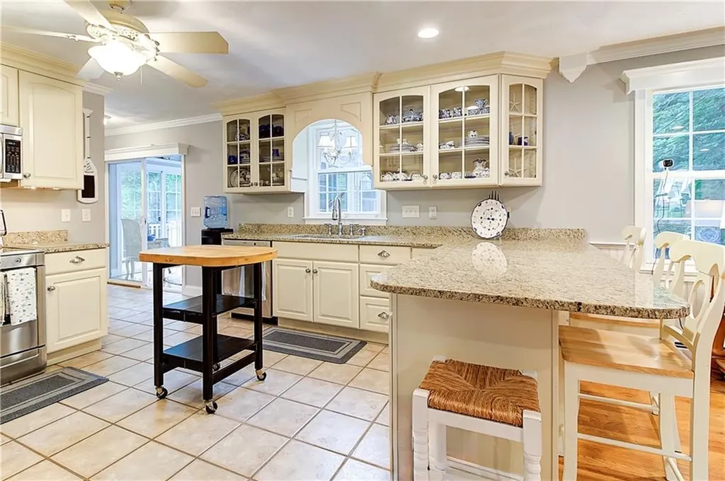 45 Algonquin Road Narragansett RI 02882