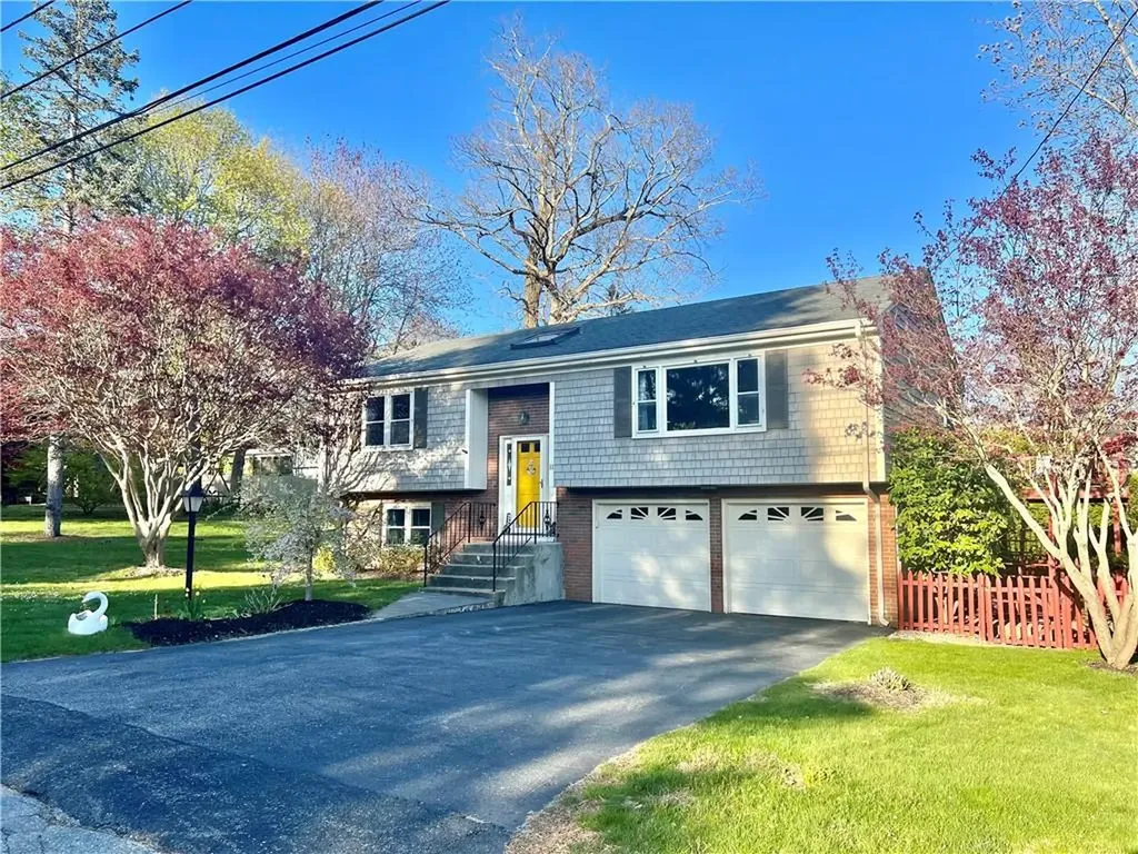 11 Brown Avenue Barrington RI 02806
