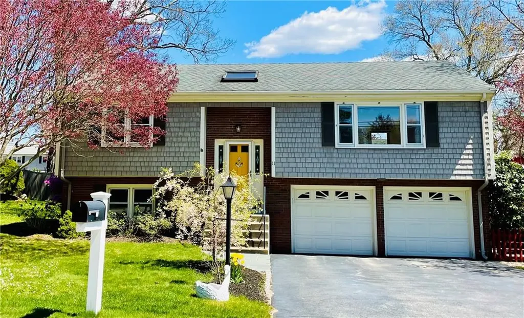 11 Brown Avenue Barrington RI 02806