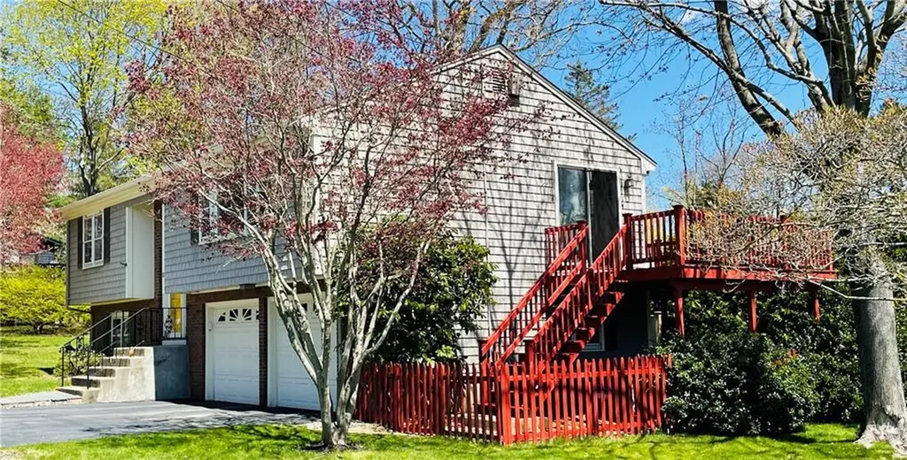 11 Brown Avenue Barrington RI 02806