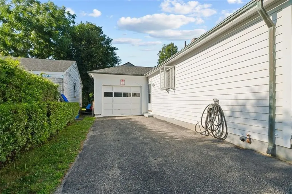 2 Hillside Road Bristol RI 02809