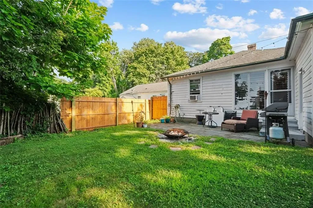 2 Hillside Road Bristol RI 02809