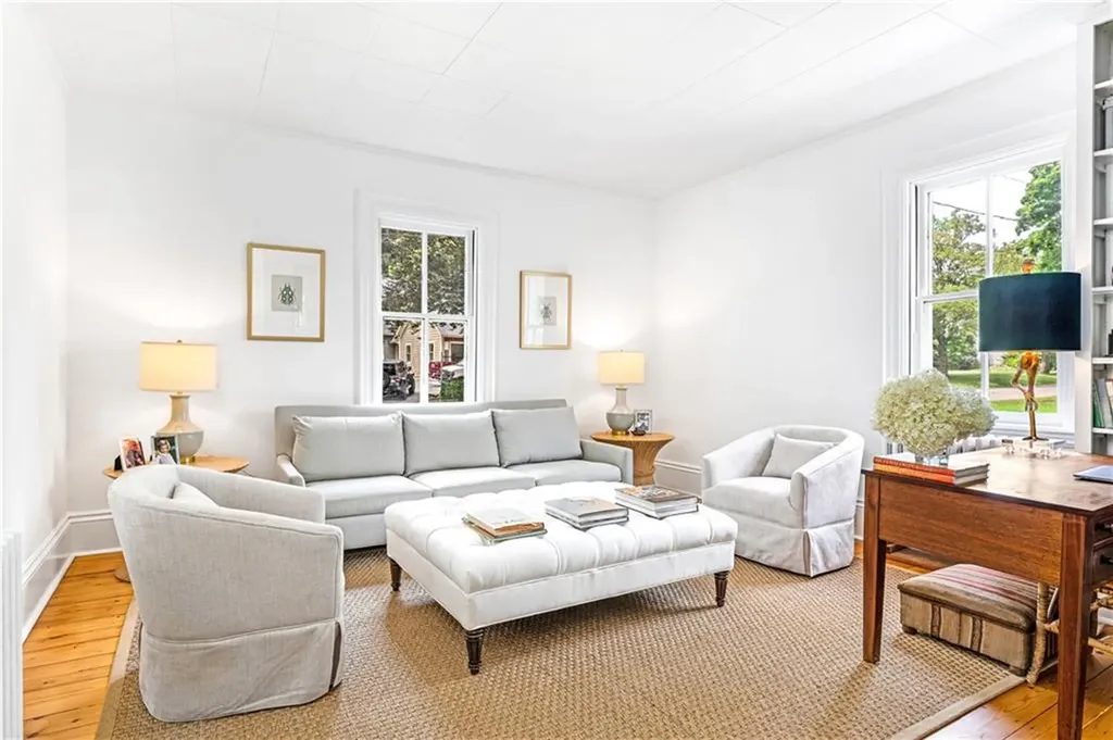 48 Jennys Lane Barrington RI 02806