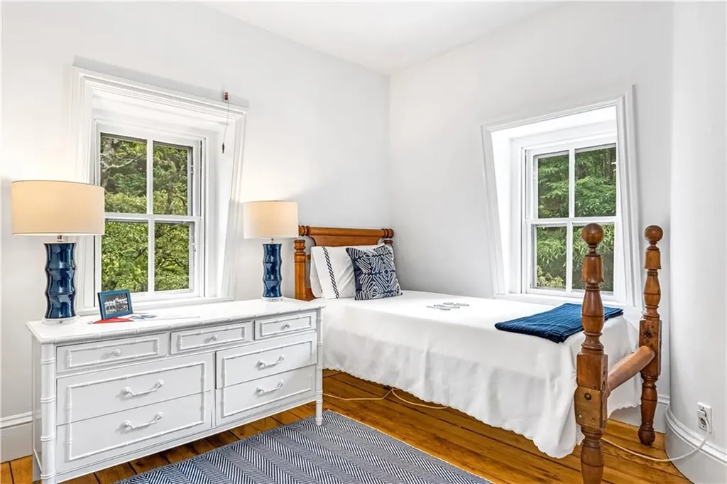 48 Jennys Lane Barrington RI 02806