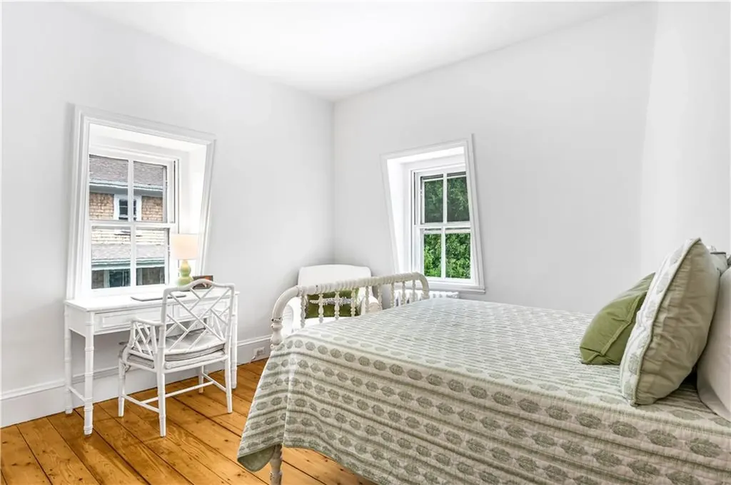 48 Jennys Lane Barrington RI 02806