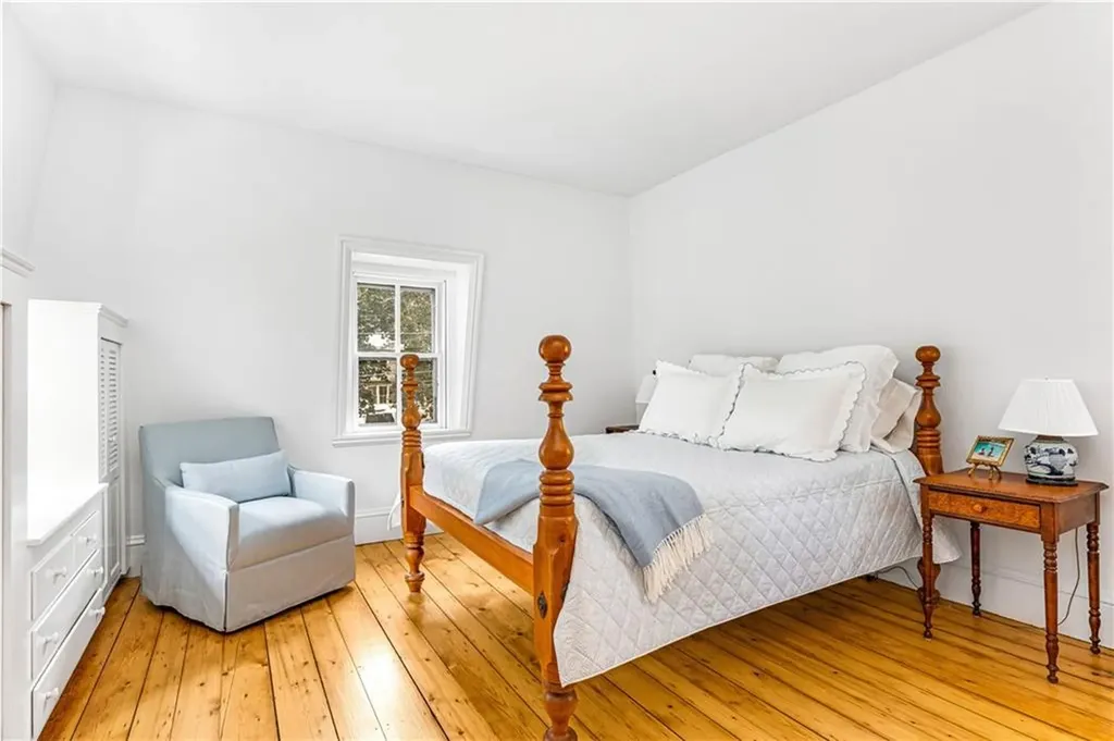 48 Jennys Lane Barrington RI 02806
