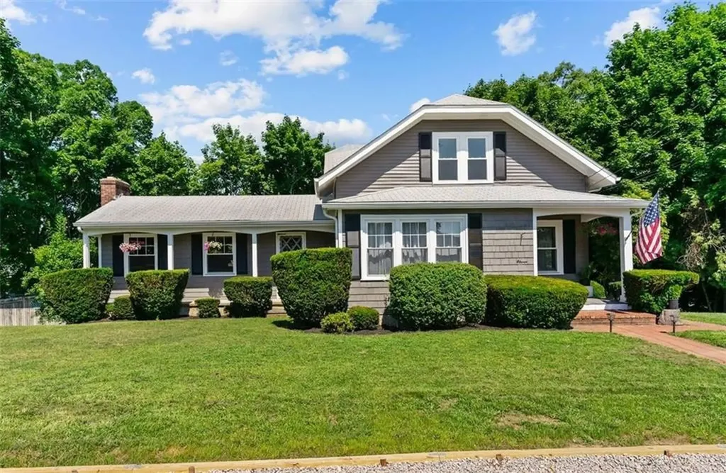 11 Crossland Road West Warwick RI 02893