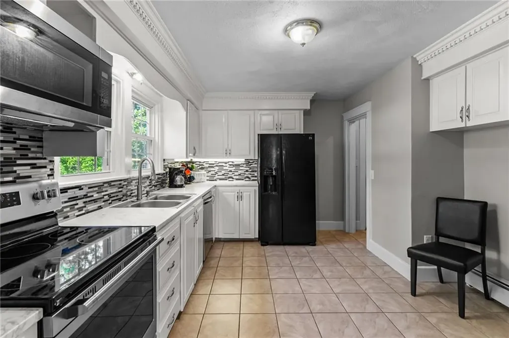 11 Crossland Road West Warwick RI 02893