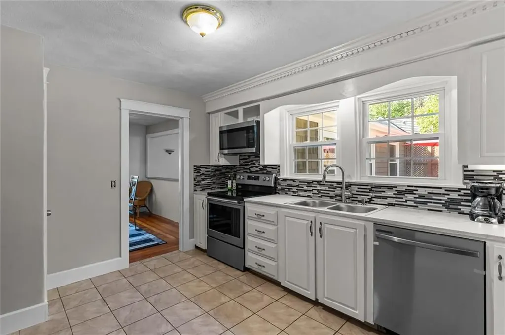 11 Crossland Road West Warwick RI 02893