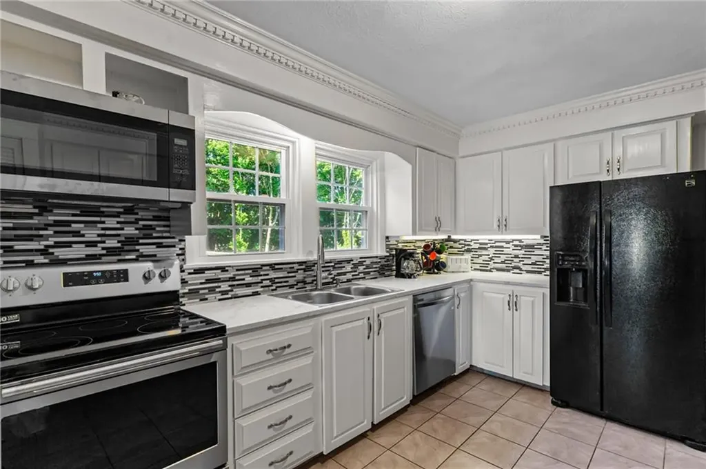 11 Crossland Road West Warwick RI 02893