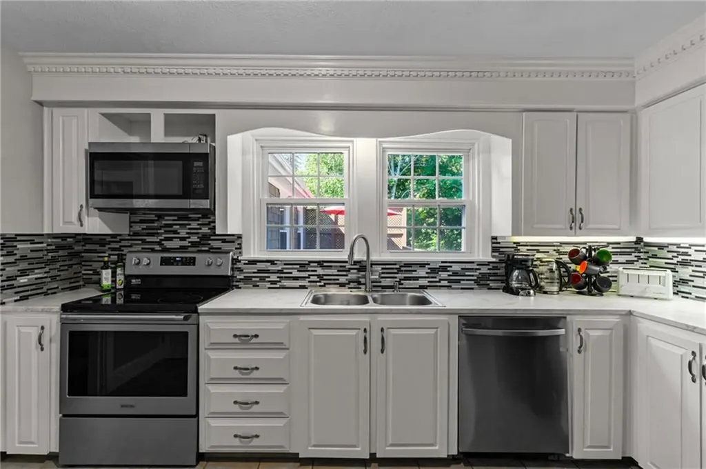 11 Crossland Road West Warwick RI 02893