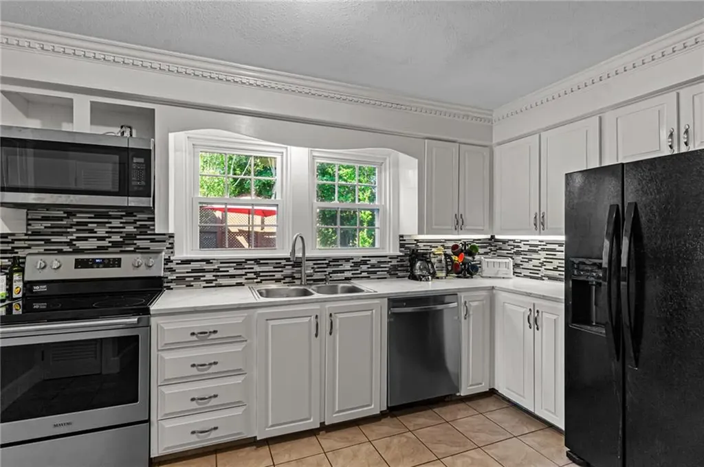 11 Crossland Road West Warwick RI 02893