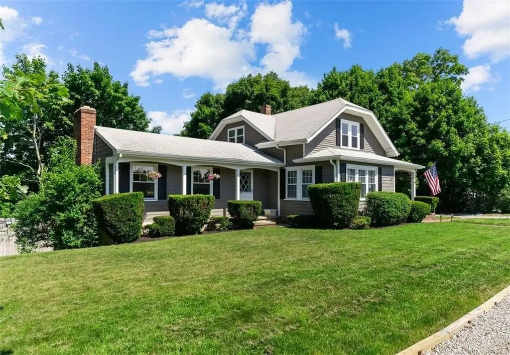 11 Crossland Road West Warwick RI 02893