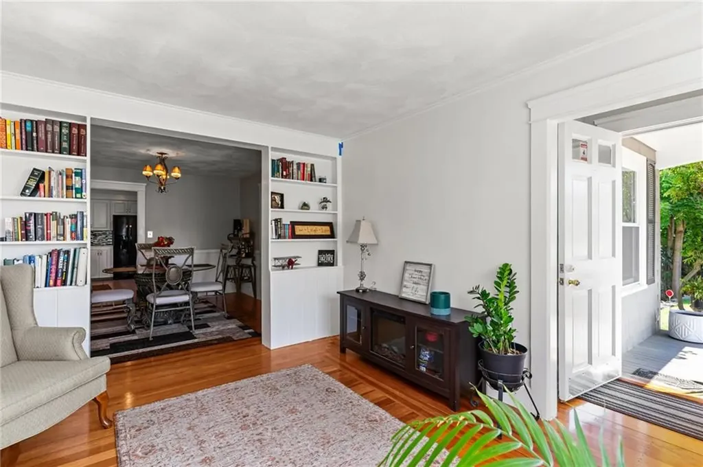 11 Crossland Road West Warwick RI 02893