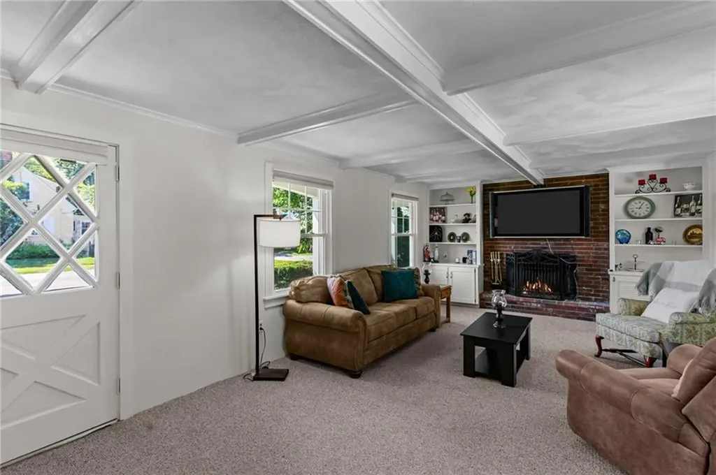 11 Crossland Road West Warwick RI 02893
