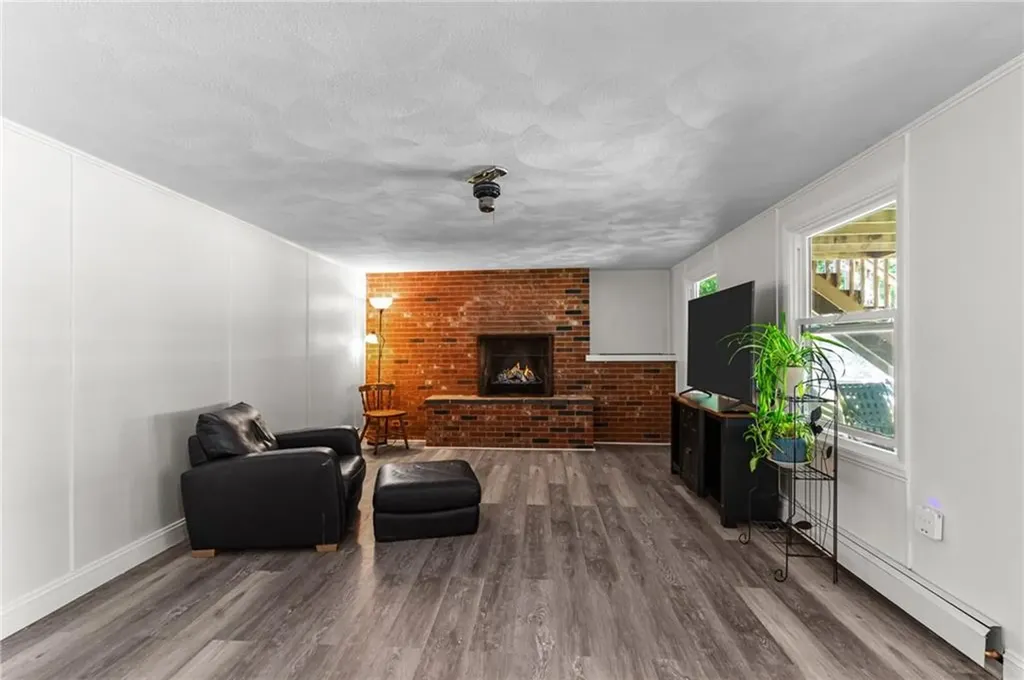 11 Crossland Road West Warwick RI 02893