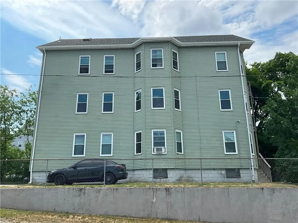 8 10 Eaton Street Providence RI 02908