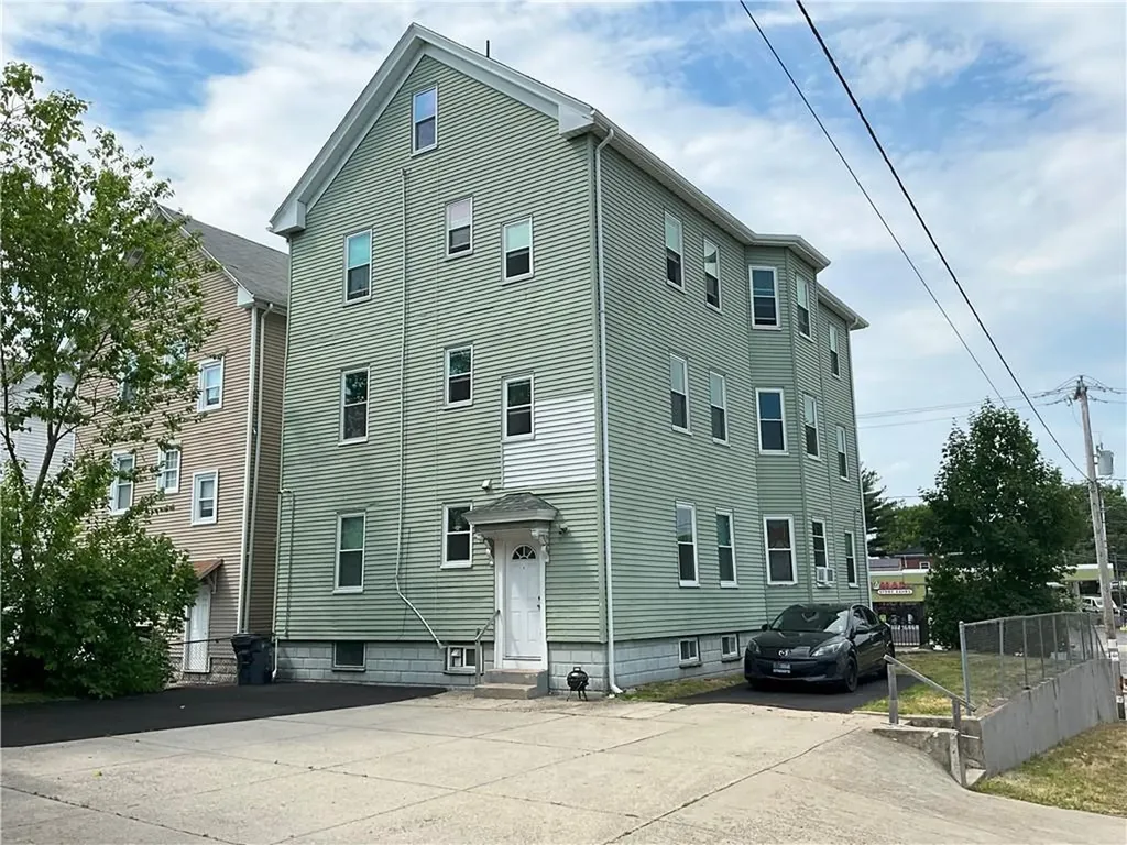 8 10 Eaton Street Providence RI 02908