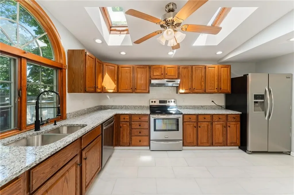 39 Damon Avenue Warwick RI 02889