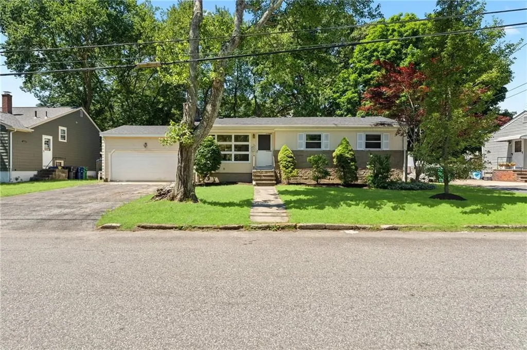 39 Damon Avenue Warwick RI 02889